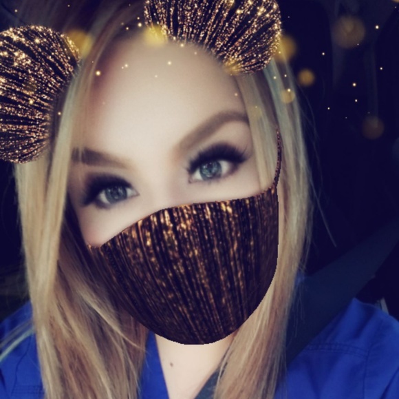 Meet your Posher, Claudia - Picture 1 of 1